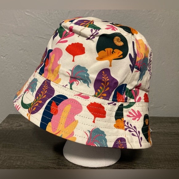 Disneys Little Mermaids ?‍♀️ Reversible Bucket Hat main image 6